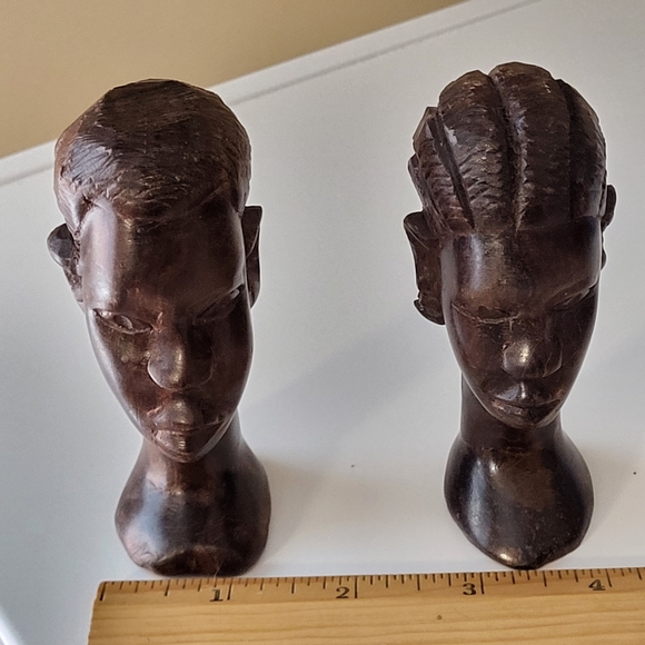 Vintage Pair of Hand Carved Wooden African Man and Woman Head Busts - Picture 17 of 17
